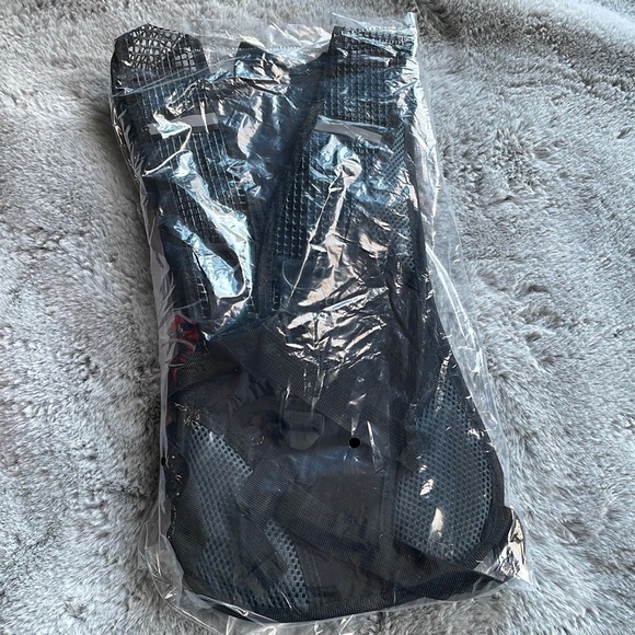 New hiking & biking hydration backpack - Picture 3 of 4